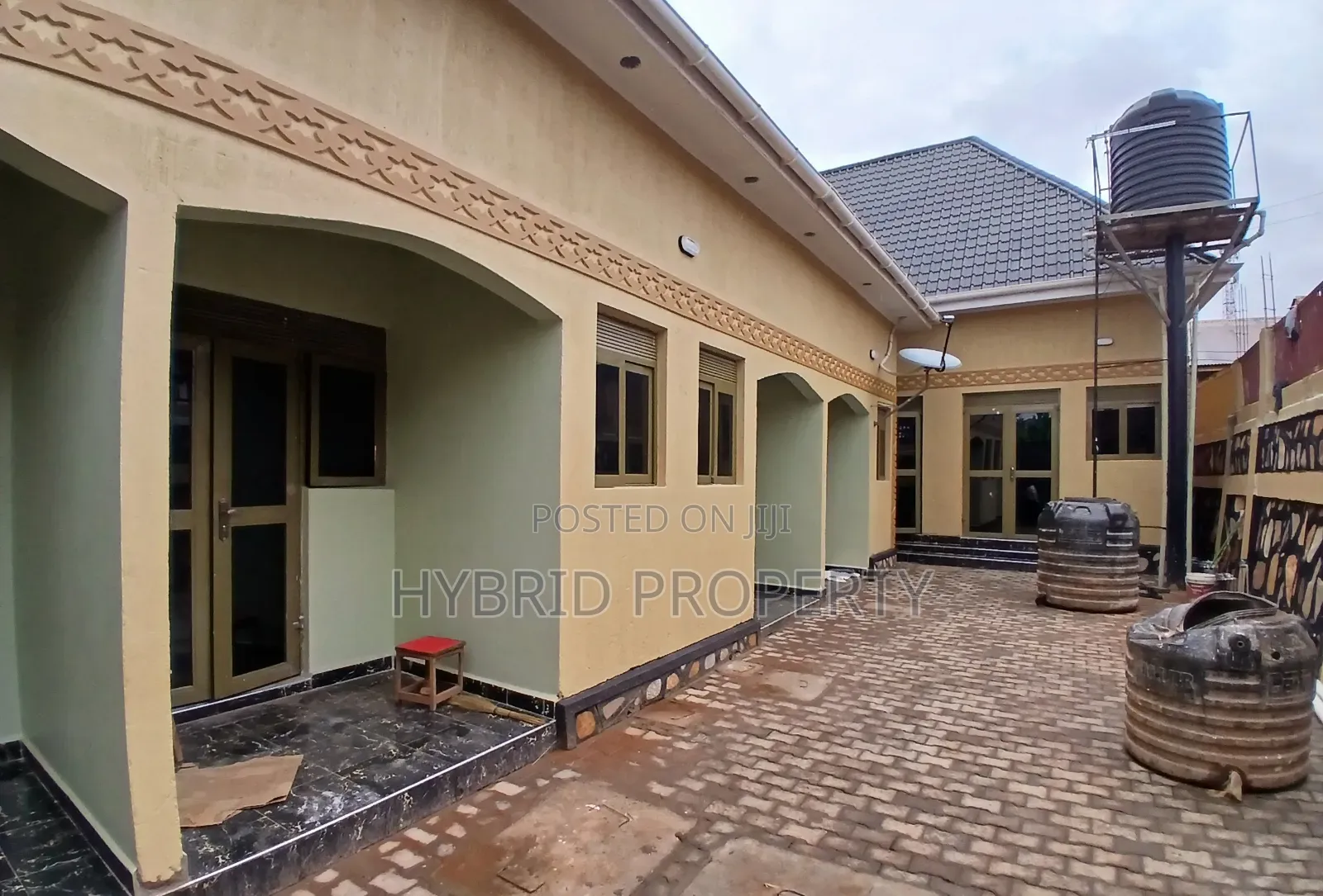 8bdrm Apartment in Kasubi Along Hoima, Rubaga for sale in Rubaga