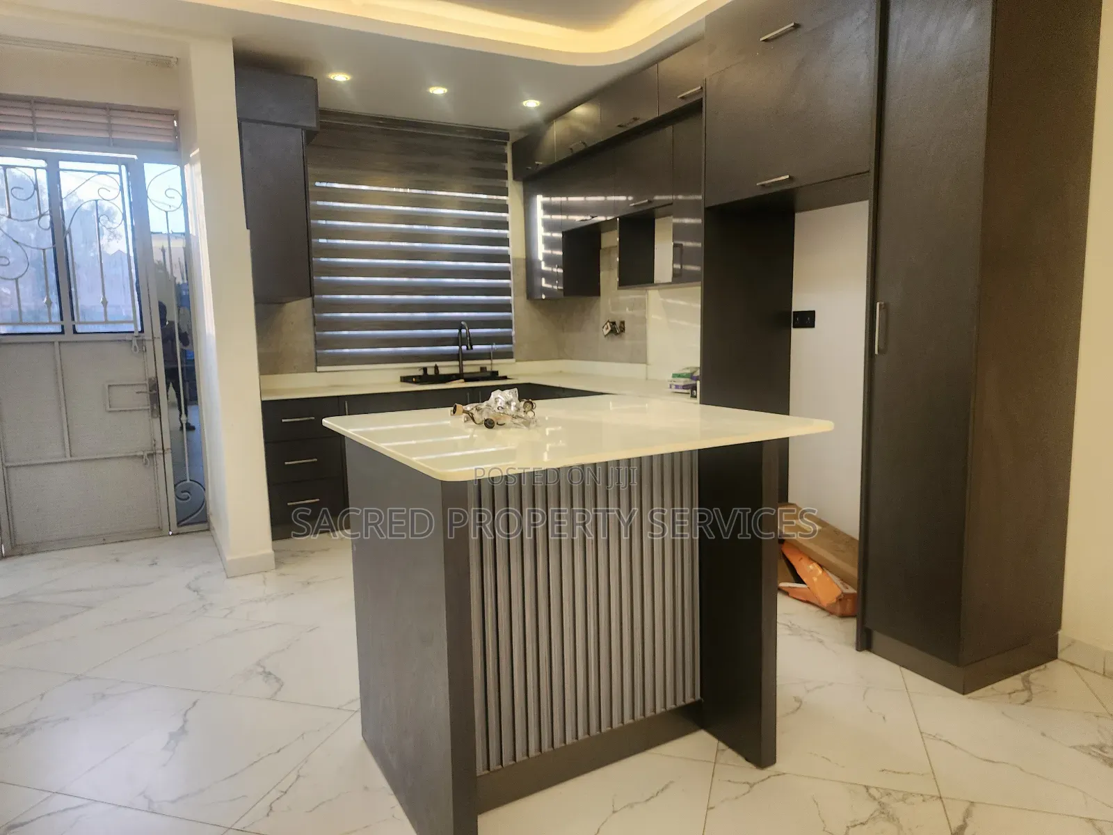 5bdrm Bungalow in Kira for sale in Kira