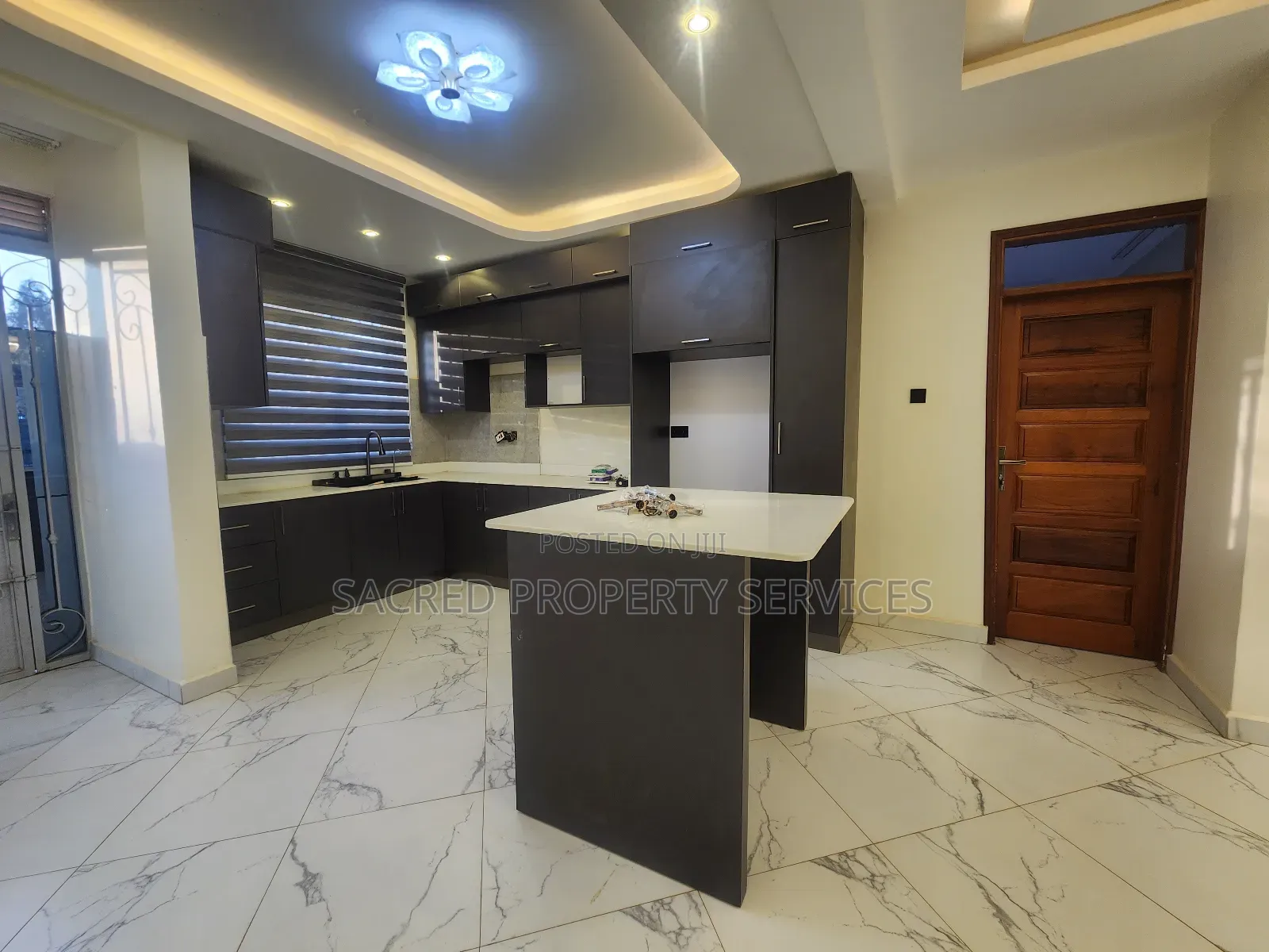 5bdrm Bungalow in Kira for sale in Kira