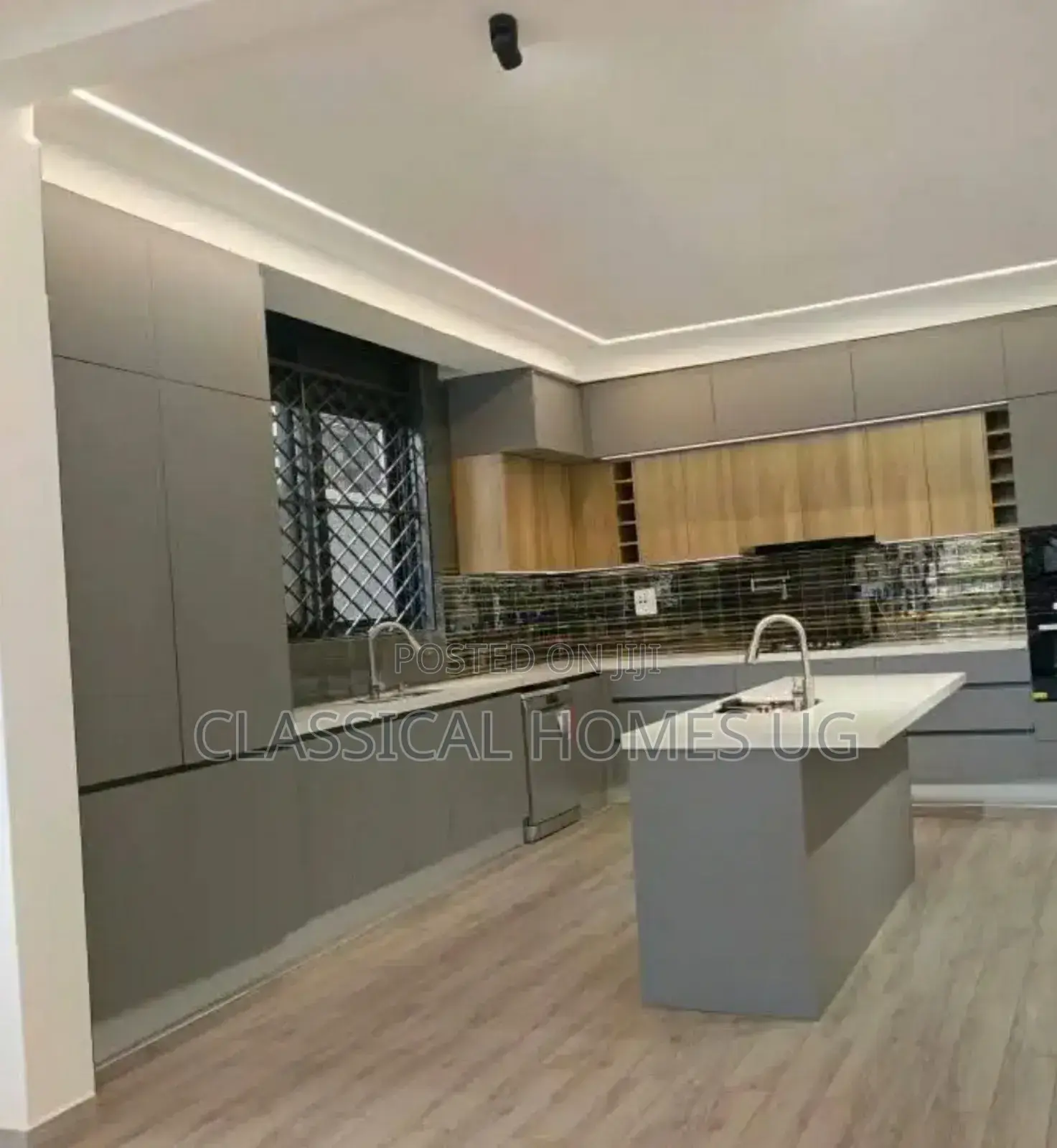 5bdrm Duplex in Akright Bwebajja, Central Division for rent in Central Division