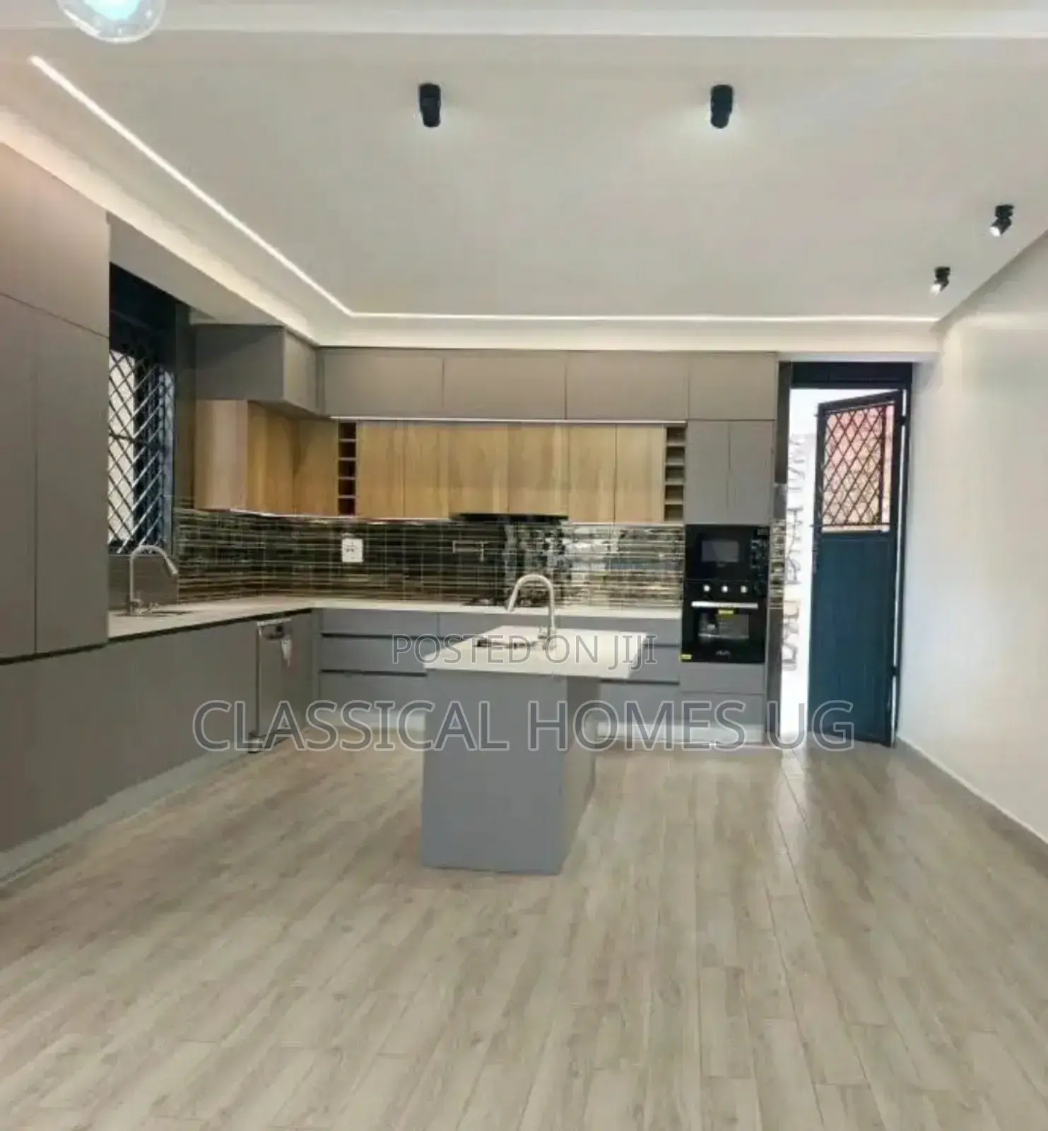 5bdrm Duplex in Akright Bwebajja, Central Division for rent in Central Division