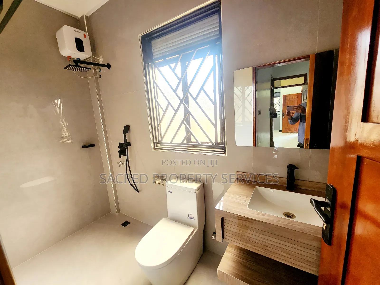 1bdrm Apartment in Kira Bulido Road for rent in Kira