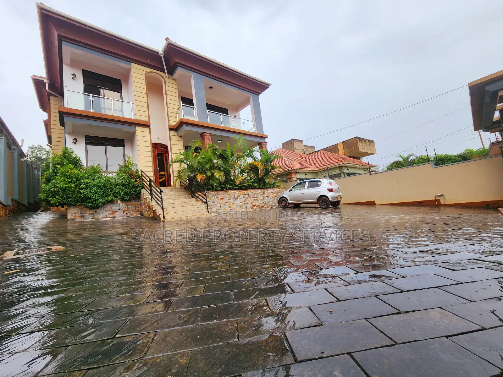 6bdrm Townhouse/Terrace in Kira Mulawa for sale in Kira