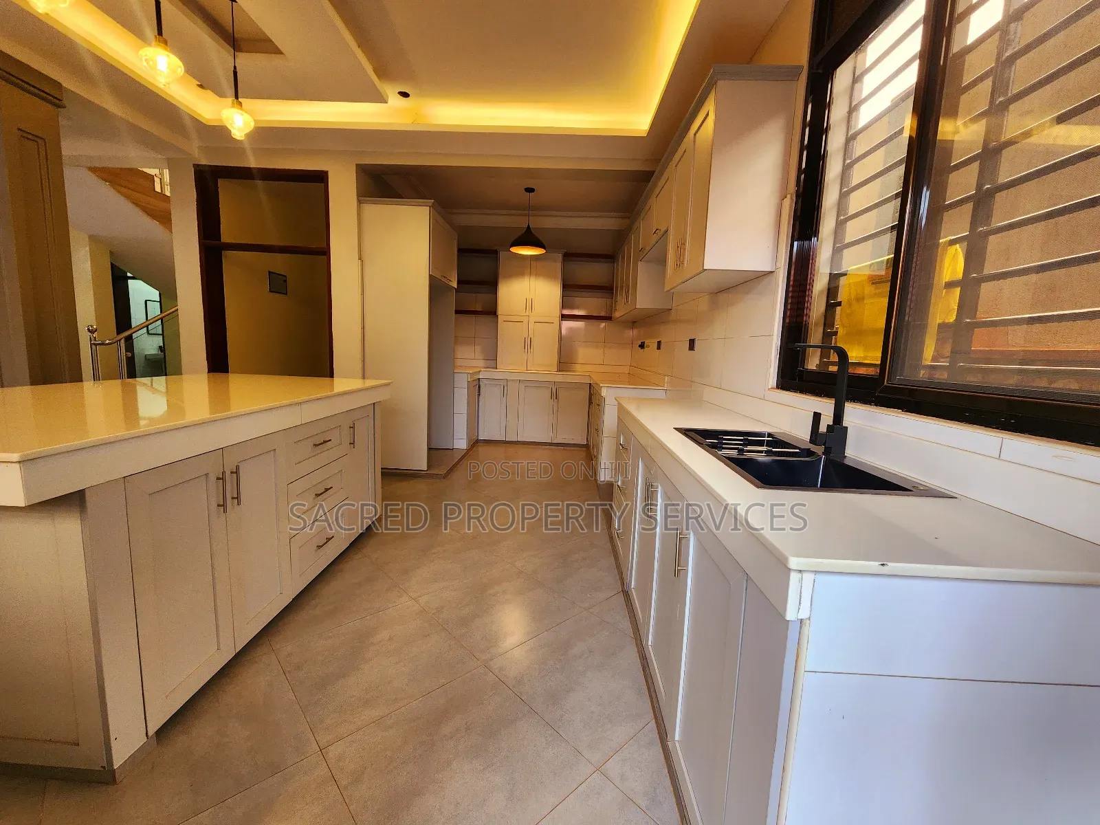 6bdrm Townhouse/Terrace in Kira Mulawa for sale in Kira