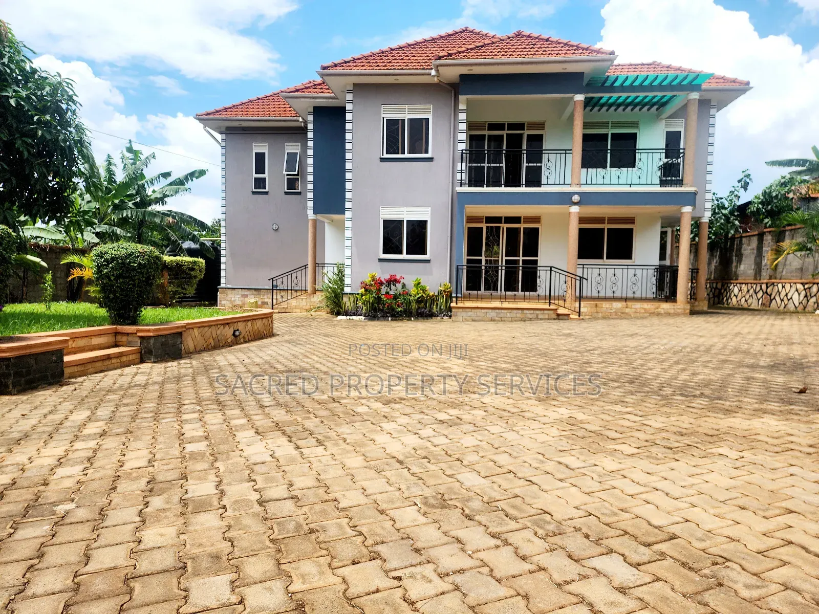 5bdrm Duplex in Bulido, Kira for sale in Kira