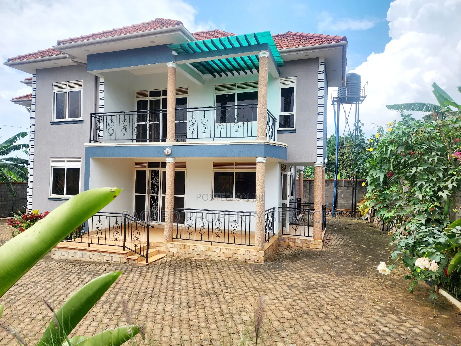5bdrm Duplex in Bulido, Kira for sale in Kira