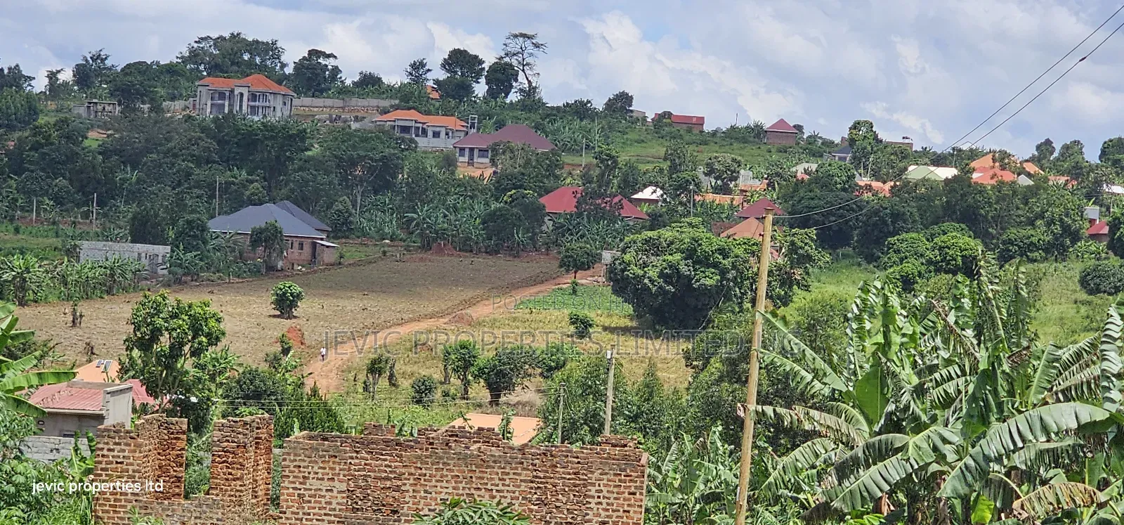 Wakiso Plots on Hot Sale - Hoima Road in Wakiso / Wakiso