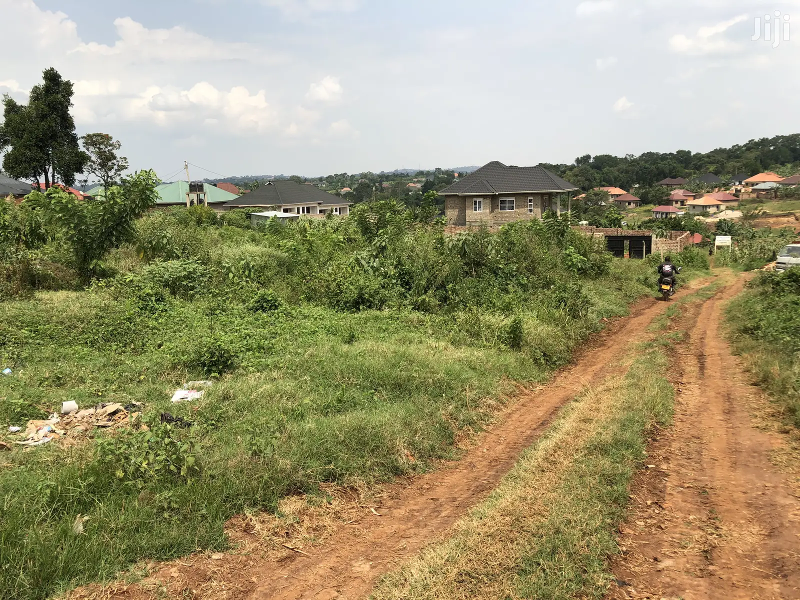 Kira Kimwani 25 Decimals Near Tarmack Beautiful Land on Sell in Kampala