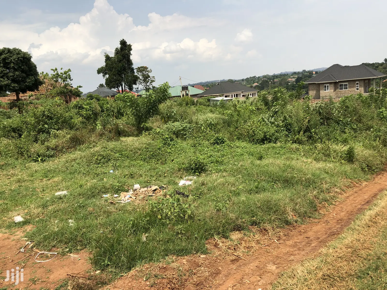 Kira Kimwani 25 Decimals Near Tarmack Beautiful Land on Sell in Kampala