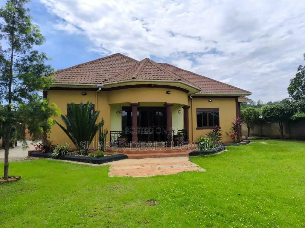 3bdrm Bungalow in Buwate, Nakawa for rent in Nakawa