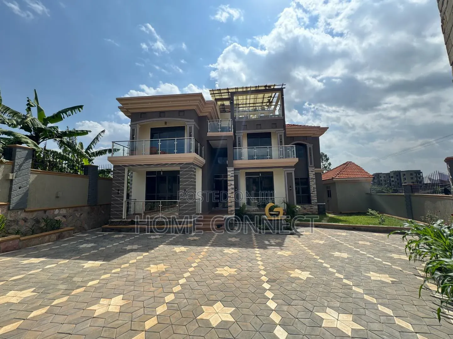 7bdrm Duplex in Lubowa Hill, Central Division for sale in Central Division