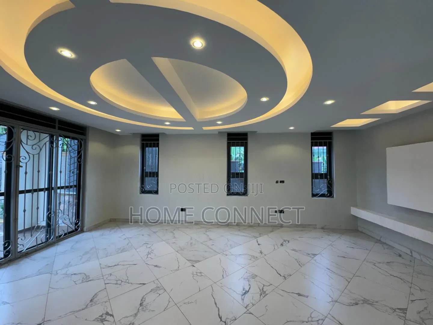 7bdrm Duplex in Lubowa Hill, Central Division for sale in Central Division