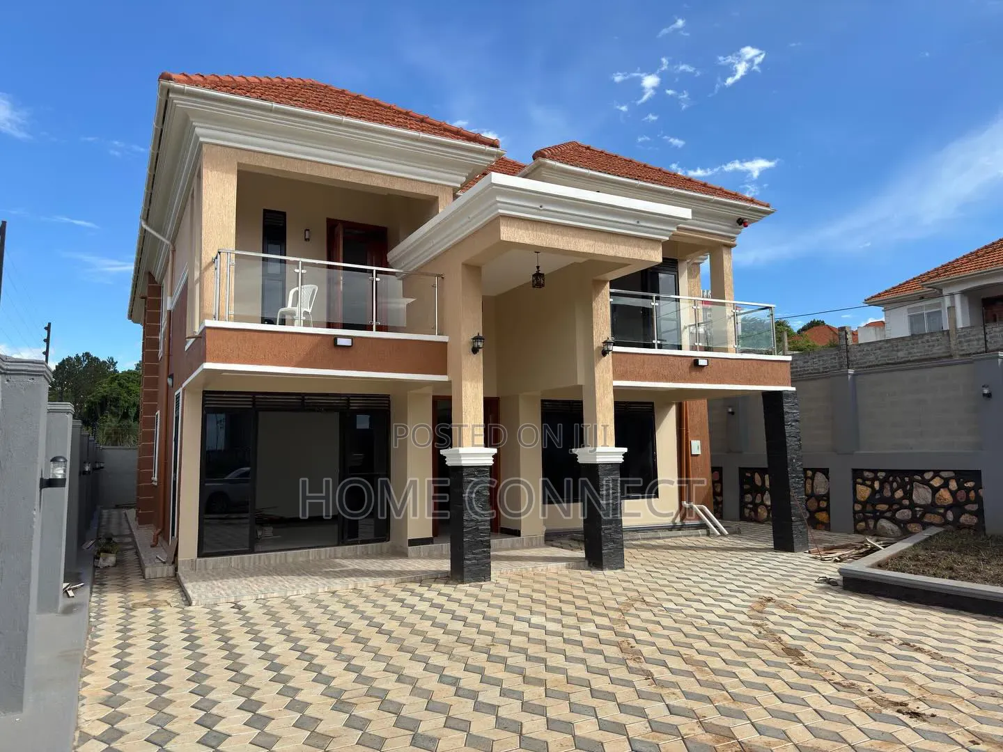 5bdrm Duplex in Serena Kigo, Central Division for sale in Central Division