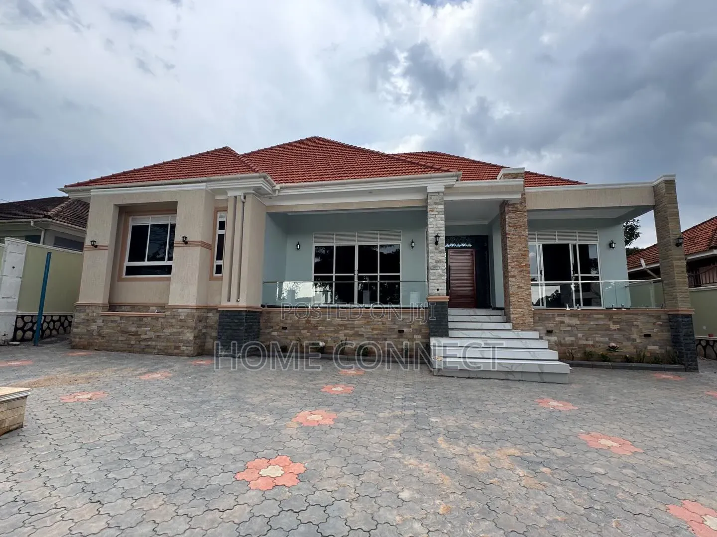4bdrm Apartment in Kira Mamerito Rd, Central Division for sale in Central Division