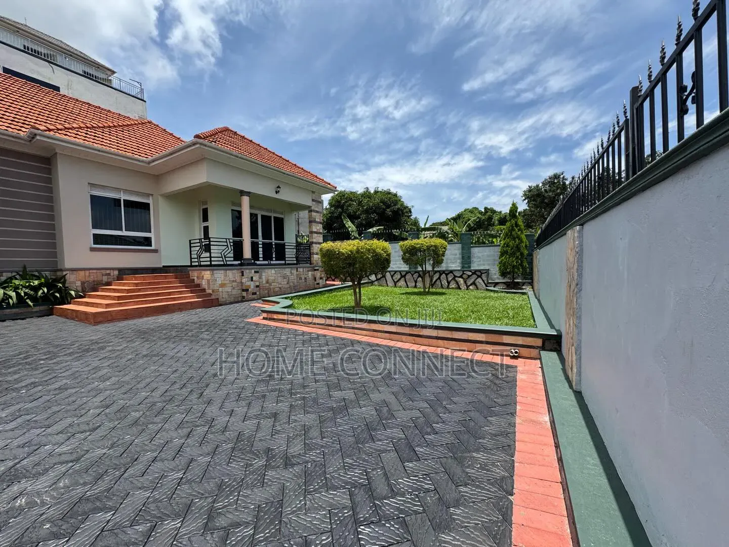 4bdrm Bungalow in Garuga Estate, Central Division for sale in Central Division