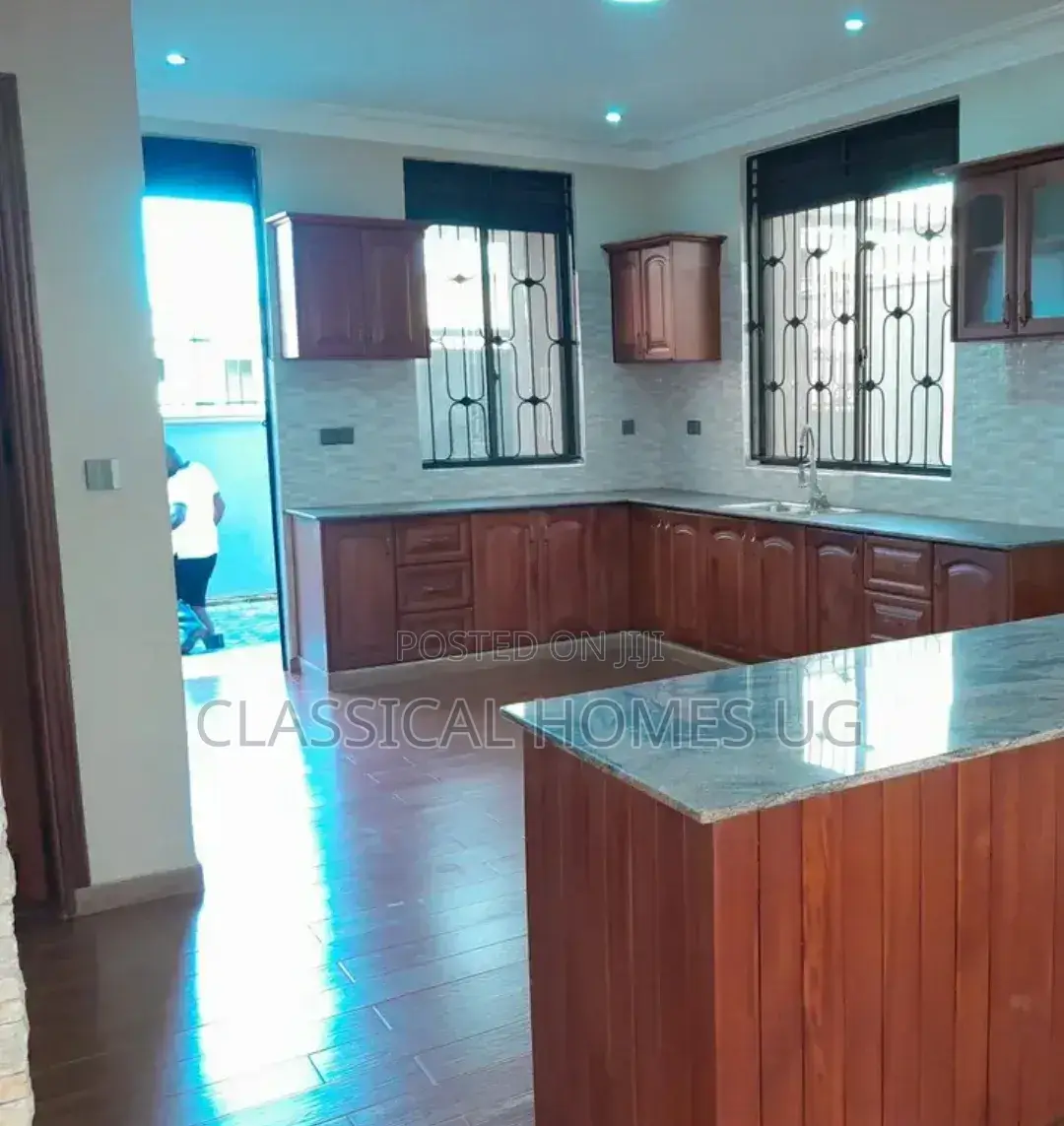5bdrm Duplex in Kigo, Central Division for rent in Central Division