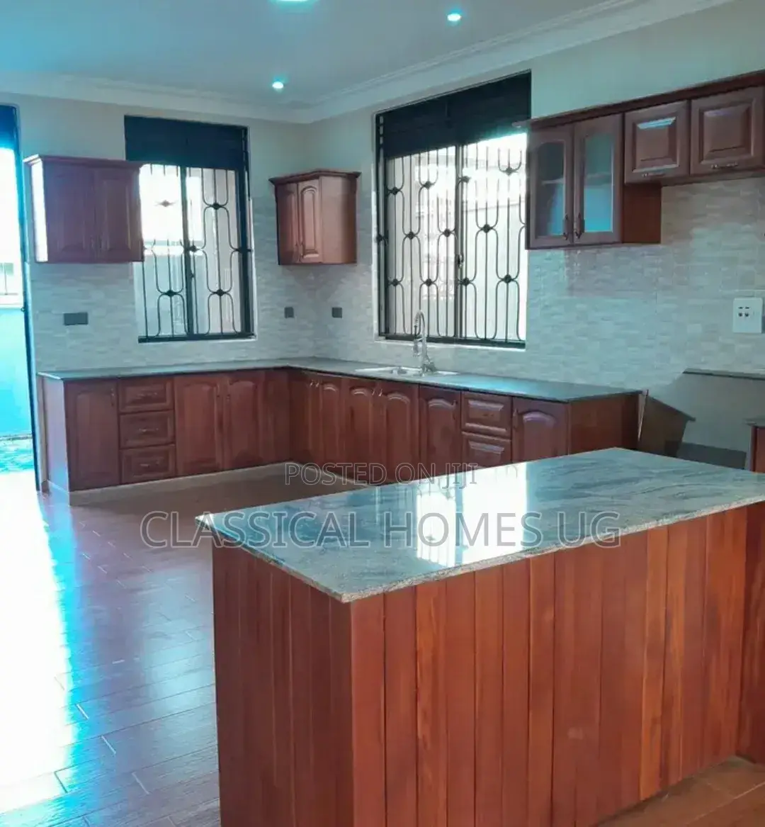 5bdrm Duplex in Kigo, Central Division for rent in Central Division