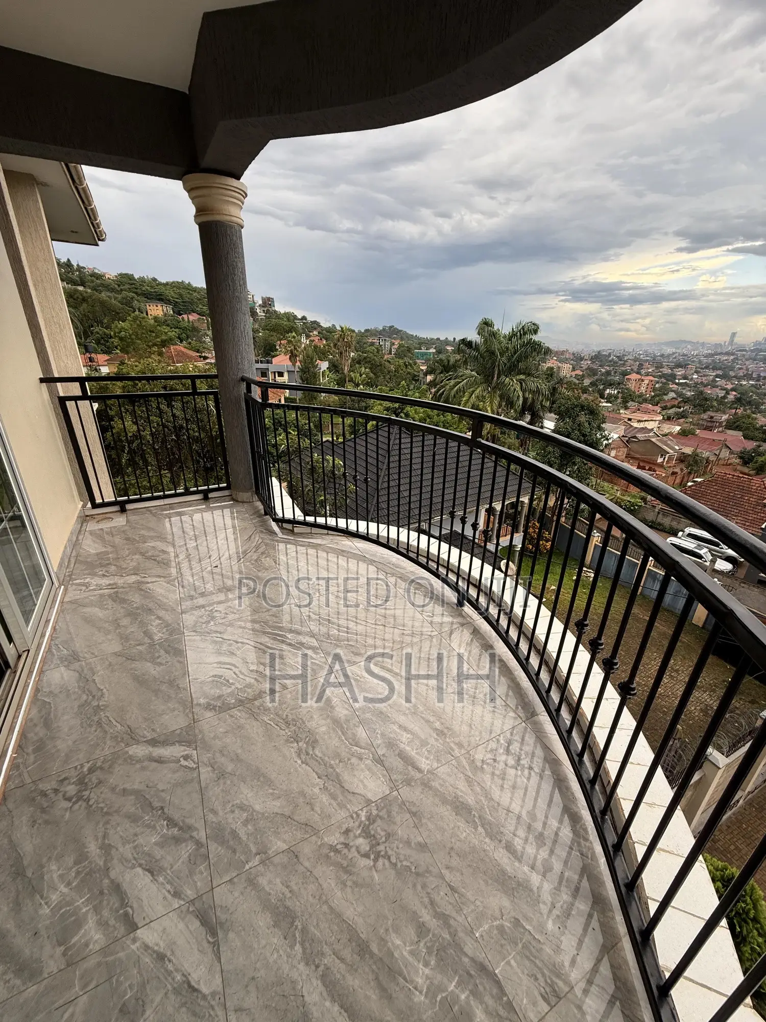 4bdrm Apartment in Hill, Makindye for rent in Makindye