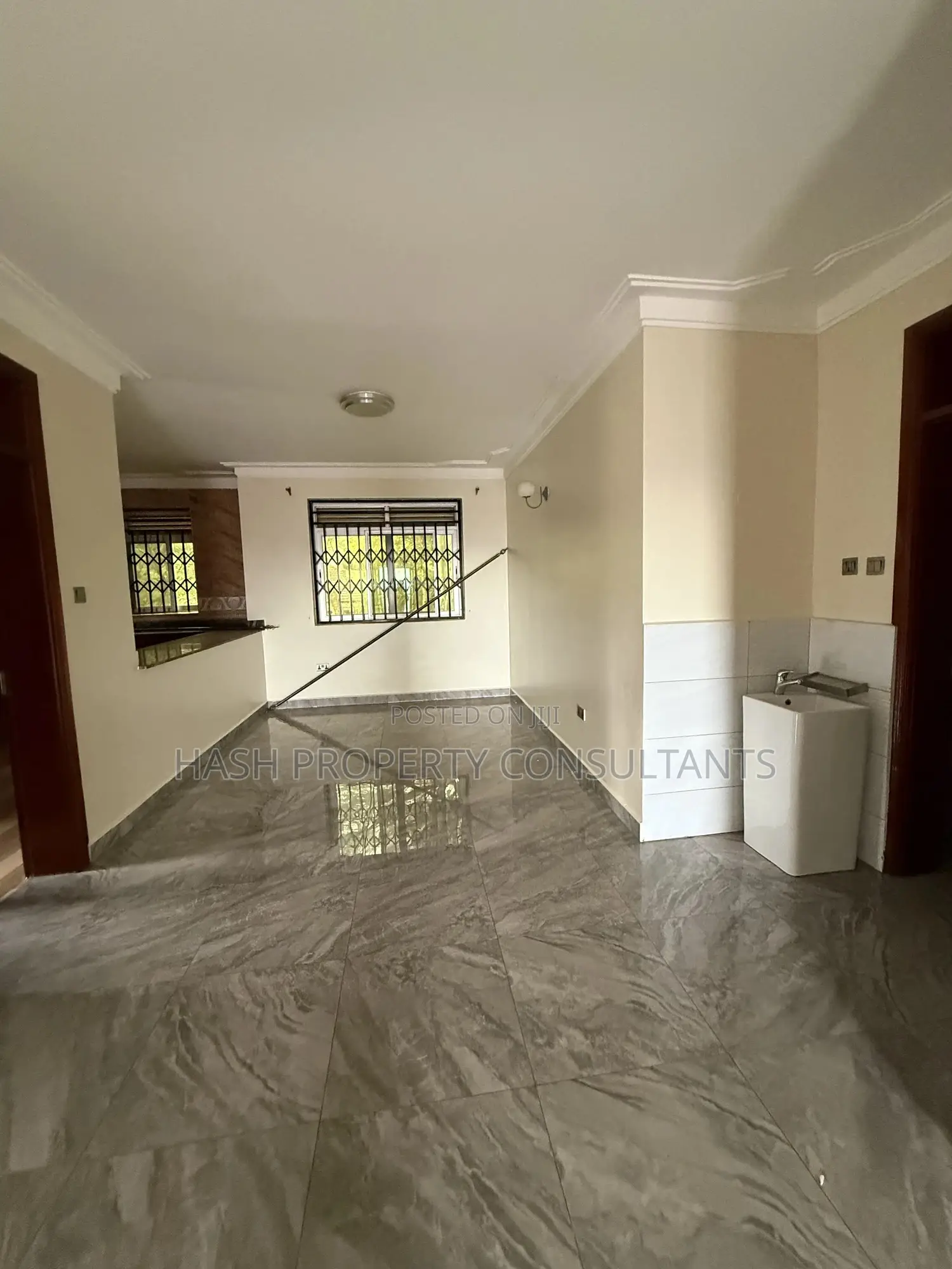 4bdrm Apartment in Hill, Makindye for rent in Makindye