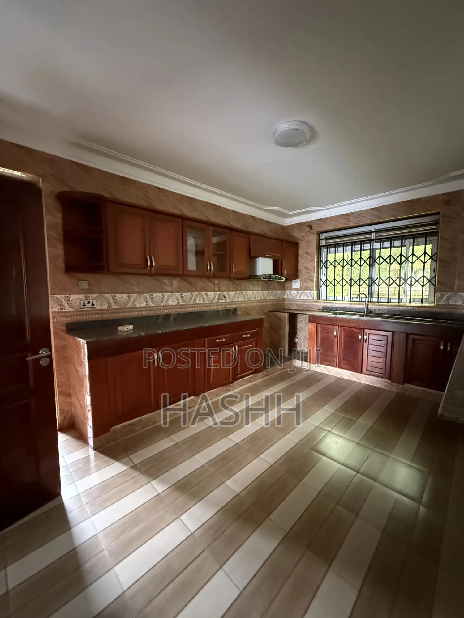 4bdrm Apartment in Hill, Makindye for rent in Makindye
