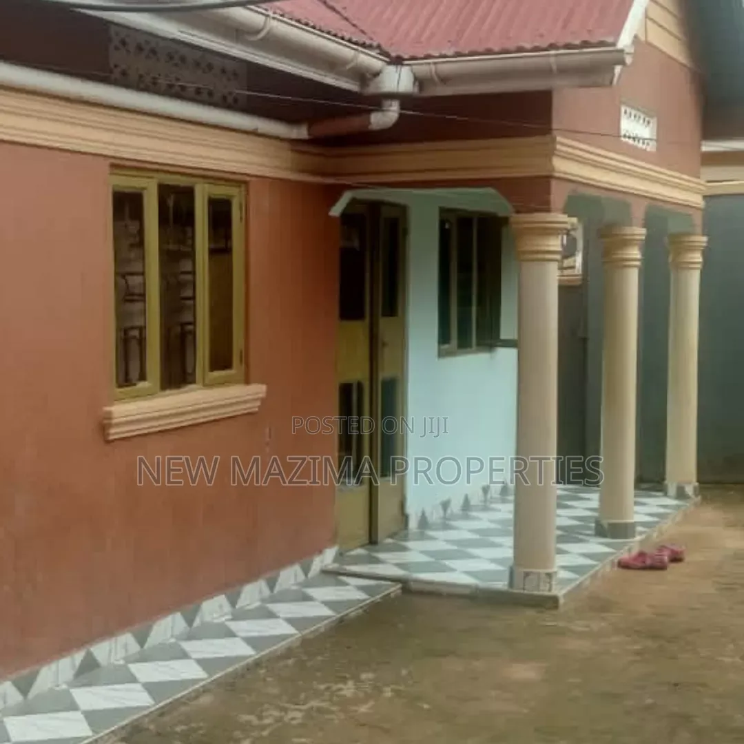 8bdrm Bungalow in Mengo Masanafu, Central Division for sale in Central Division