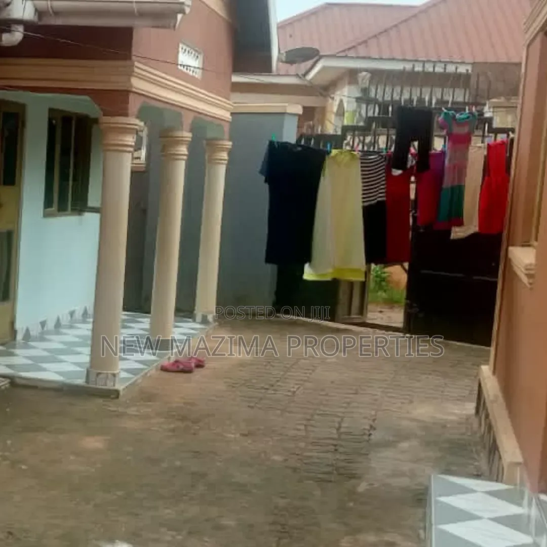 8bdrm Bungalow in Mengo Masanafu, Central Division for sale in Central Division