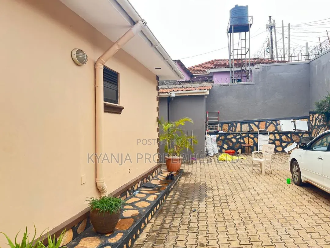 4bdrm Mansion in Kyanja Estates, Central Division for sale in Central Division