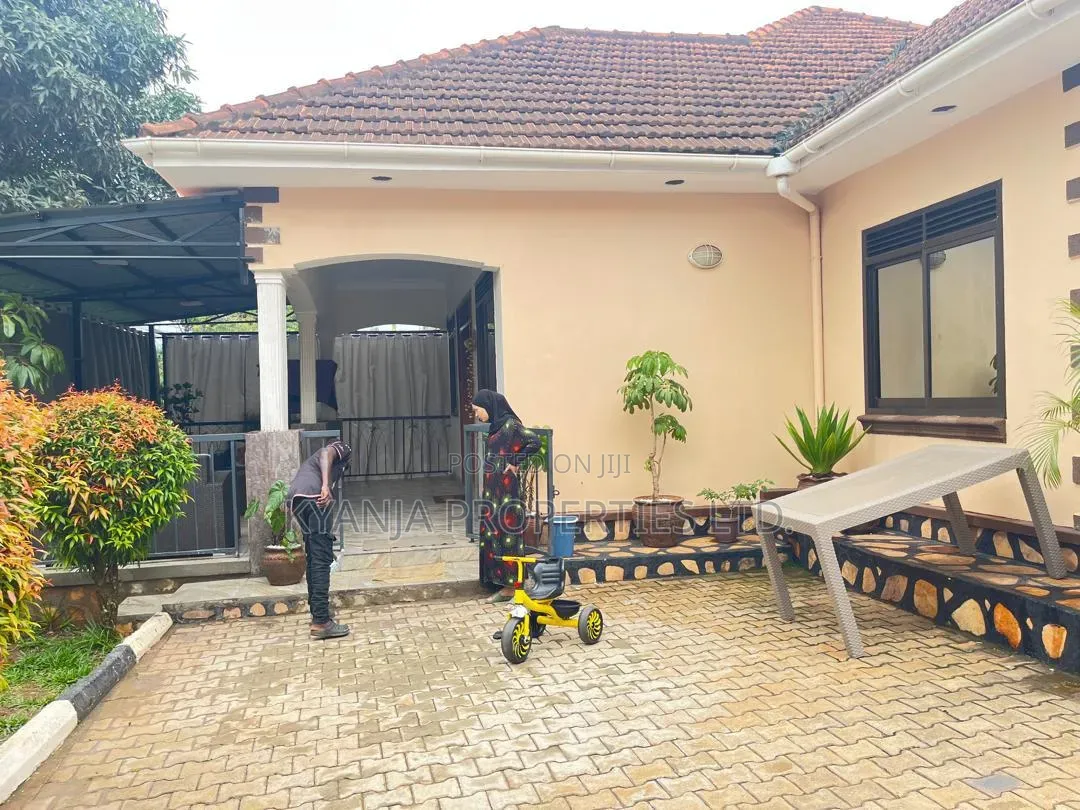4bdrm Mansion in Kyanja Estates, Central Division for sale in Central Division