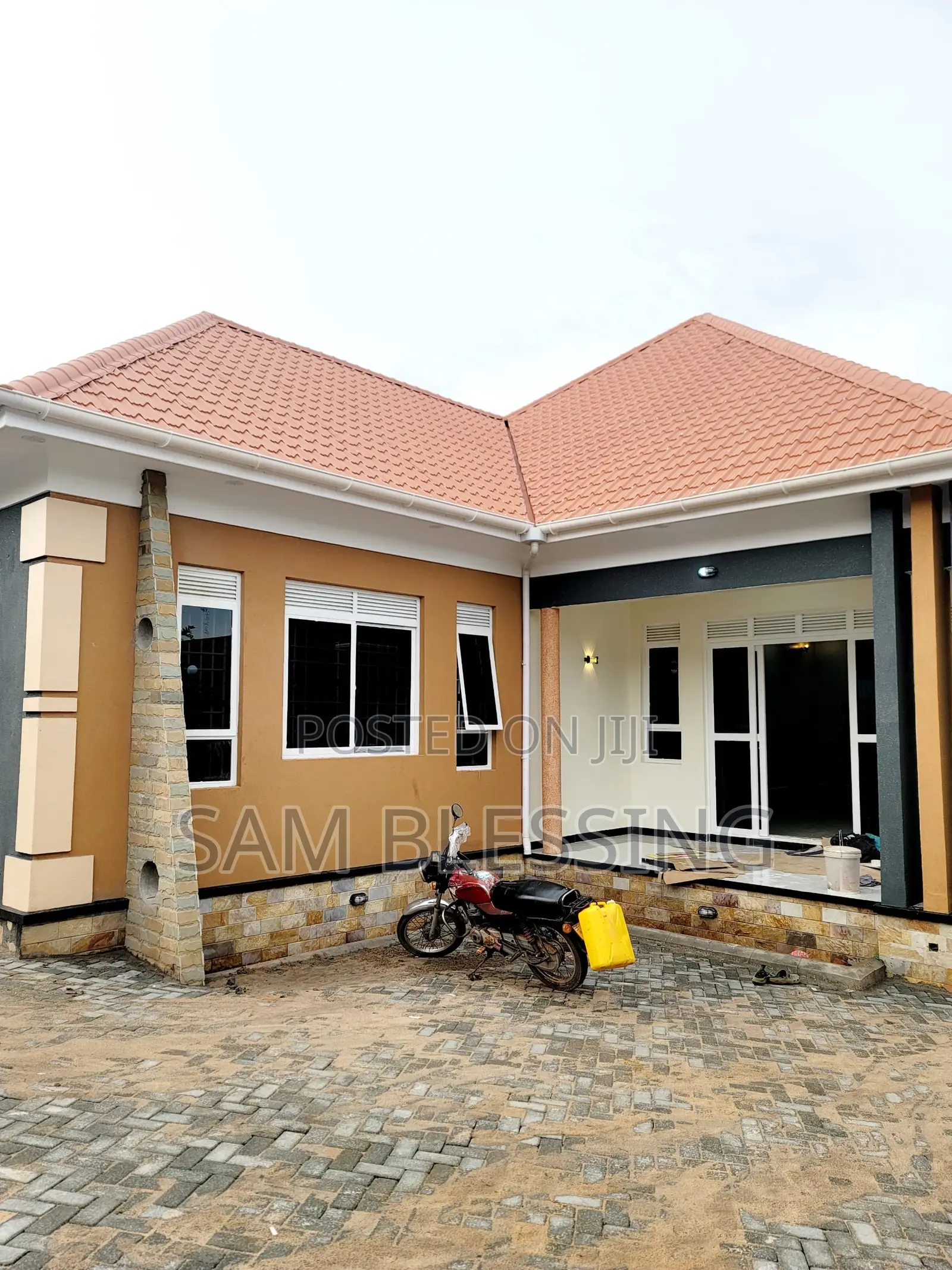 3bdrm House in Bwebajja Entebbe, Central Division for sale in Central Division