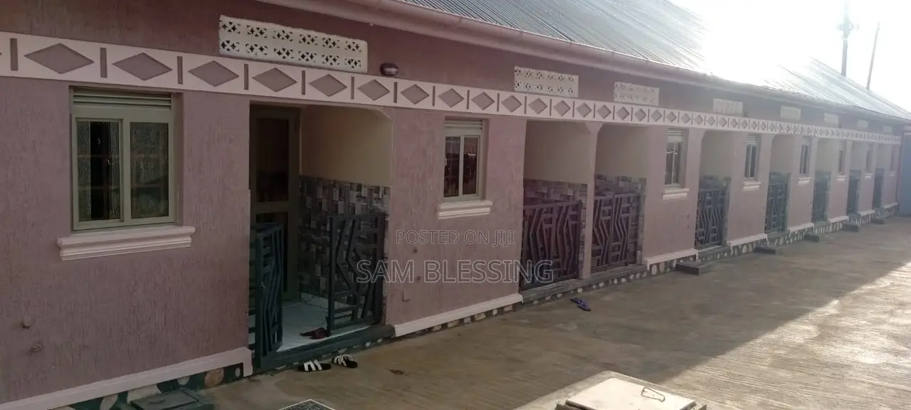 8bdrm Duplex in Busiga, Central Division for sale in Central Division
