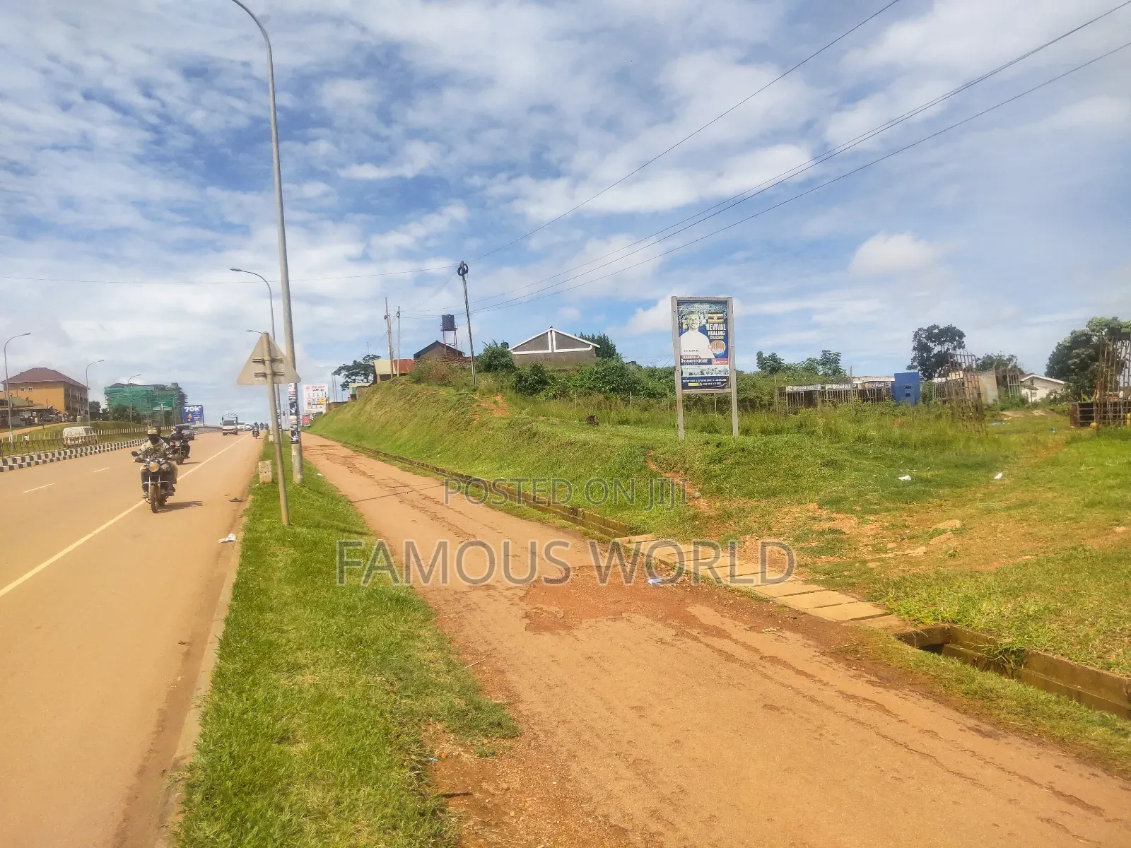 Entebbe Kitubulu 27 Decimals Touching the Entebbe Express Highway in Katabi