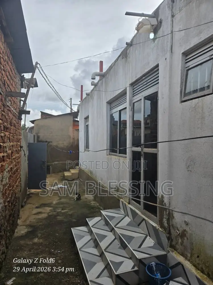 4bdrm Chalet in Konge Lukuli, Central Division for sale in Central Division