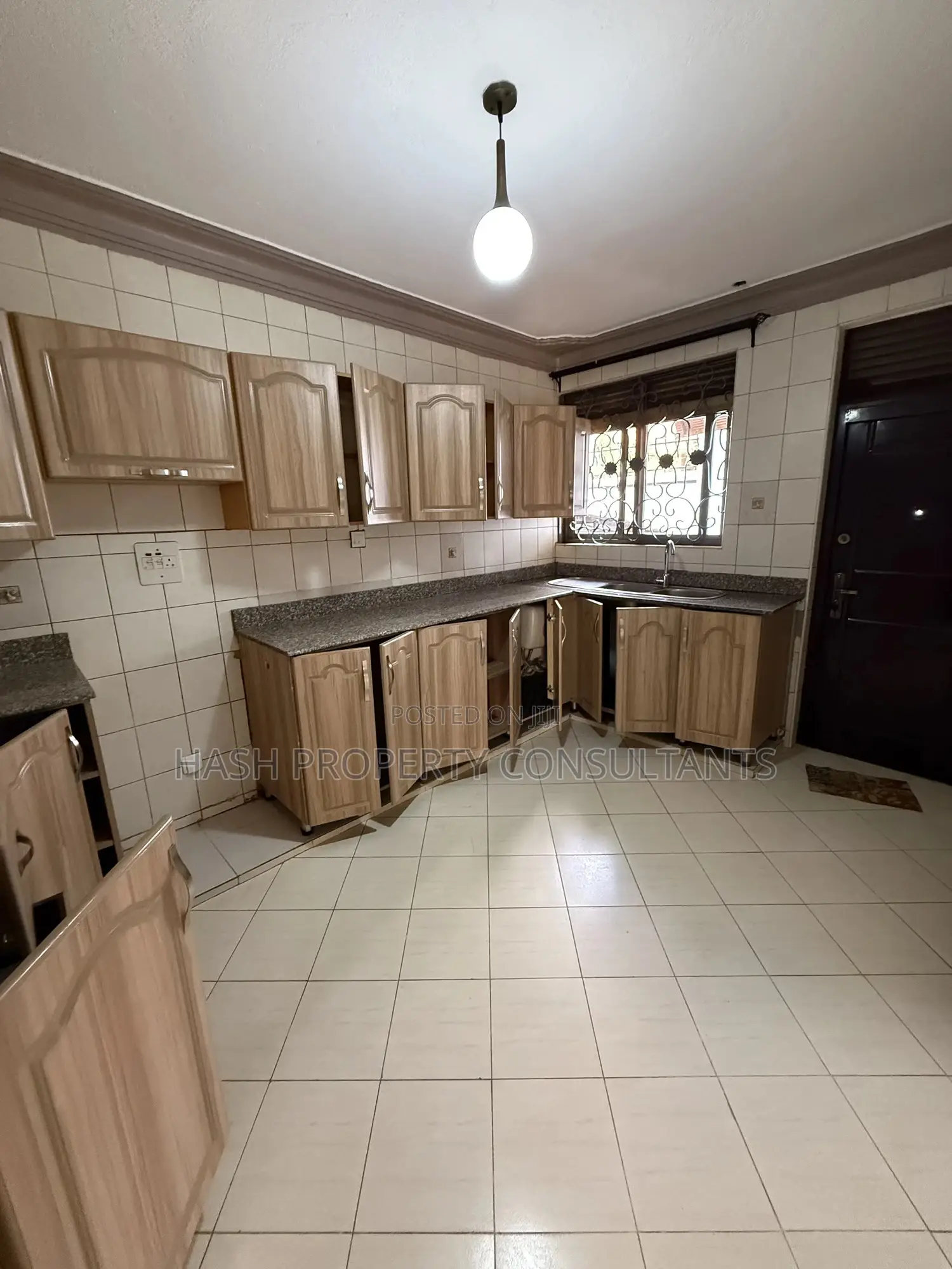 3bdrm Townhouse / Terrace in Muyenga, Central Division for rent in Central Division