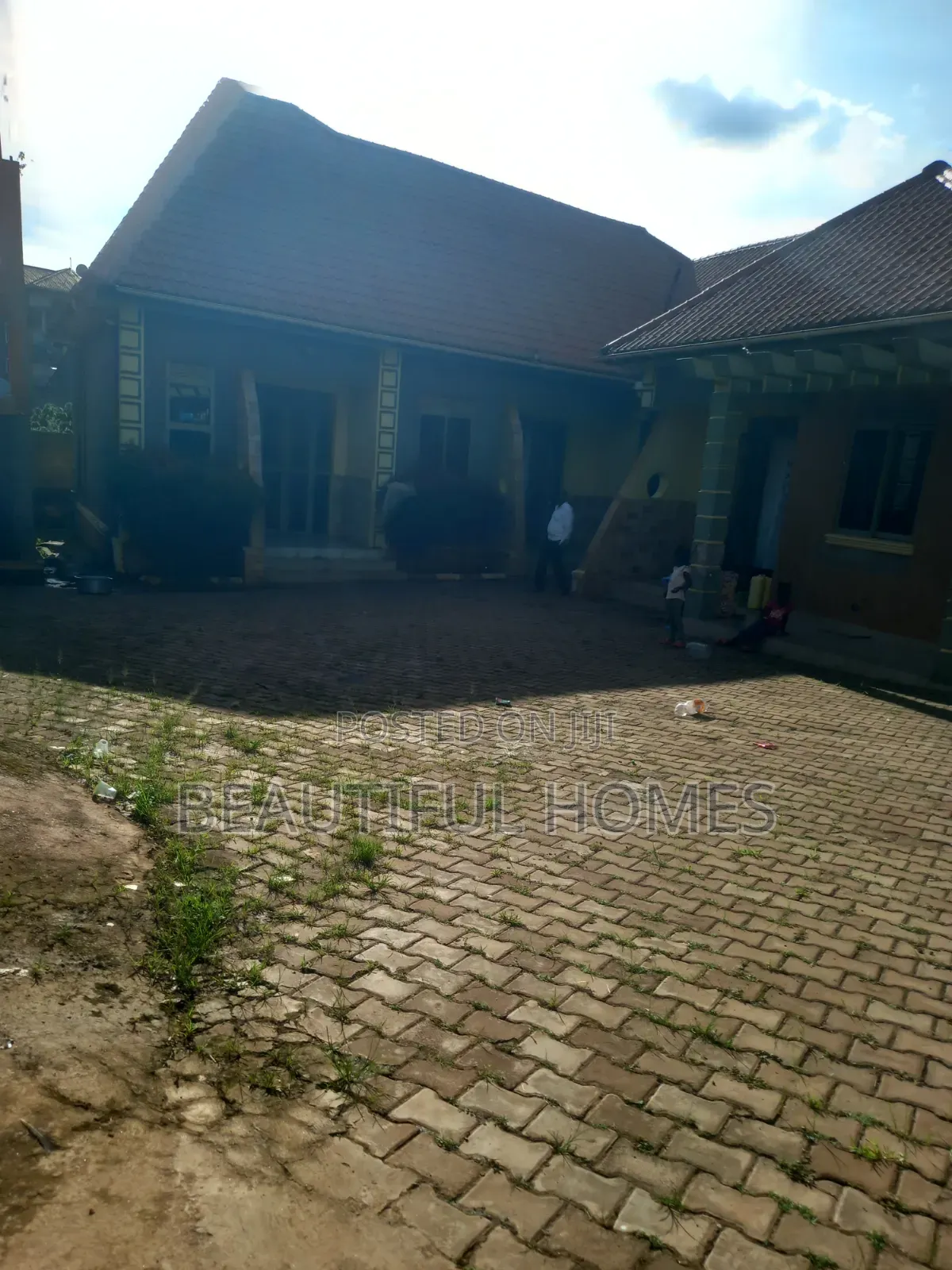 Furnished 2bdrm Apartment in Kira for sale in Kira