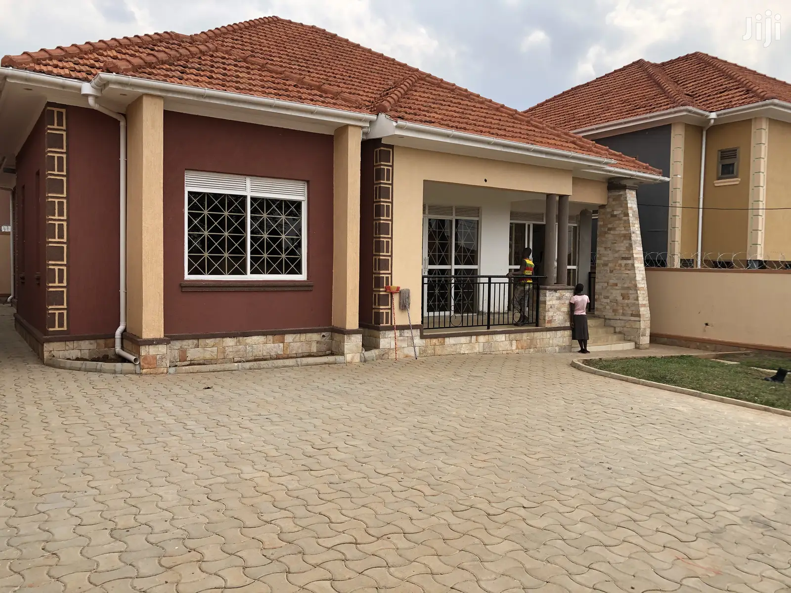 Kira Nice House in Tarmacked Neighborhood on Sell in Kampala