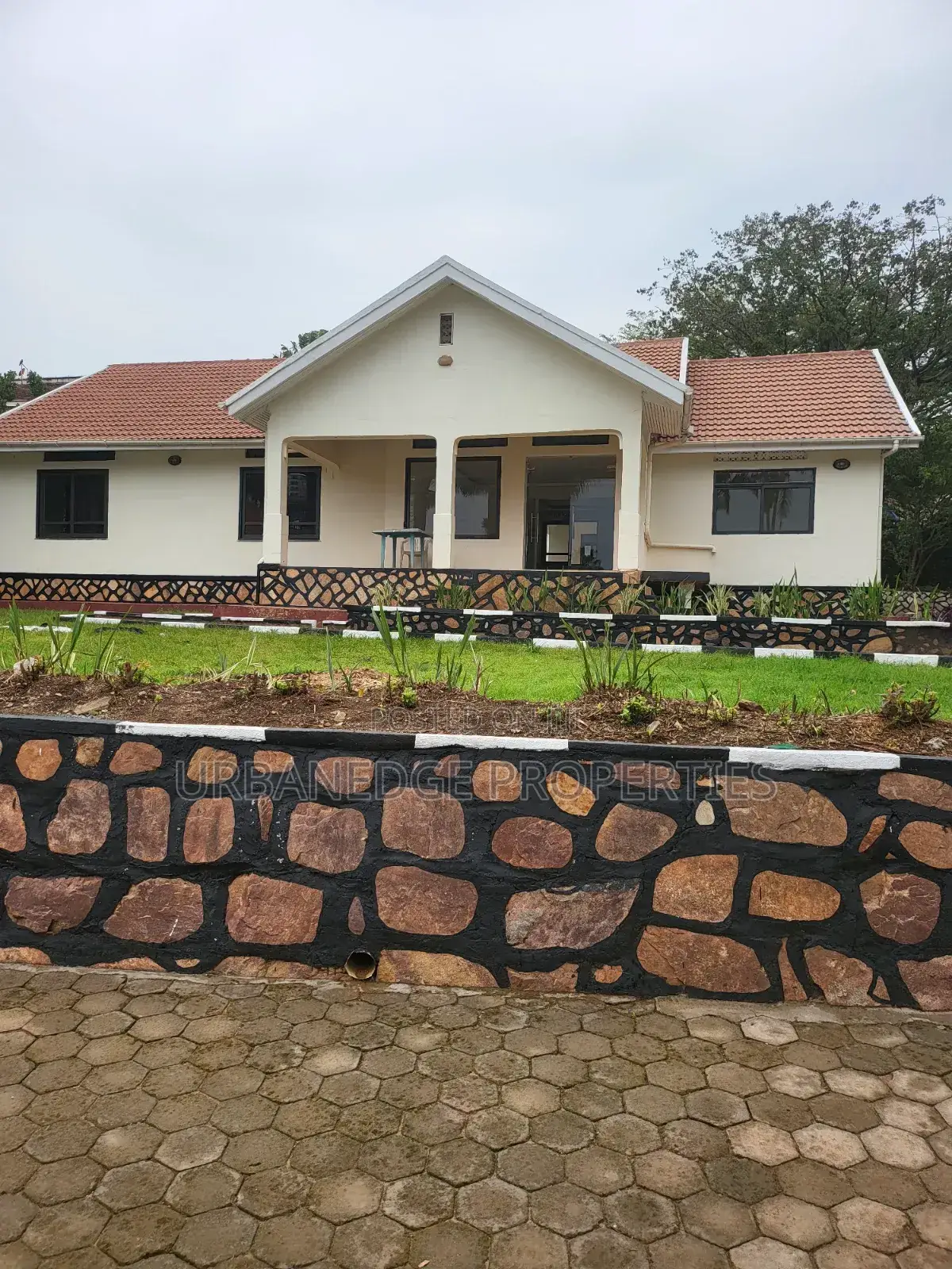 5bdrm Bungalow in Muyenga Bukasa, Central Division for rent in Central Division