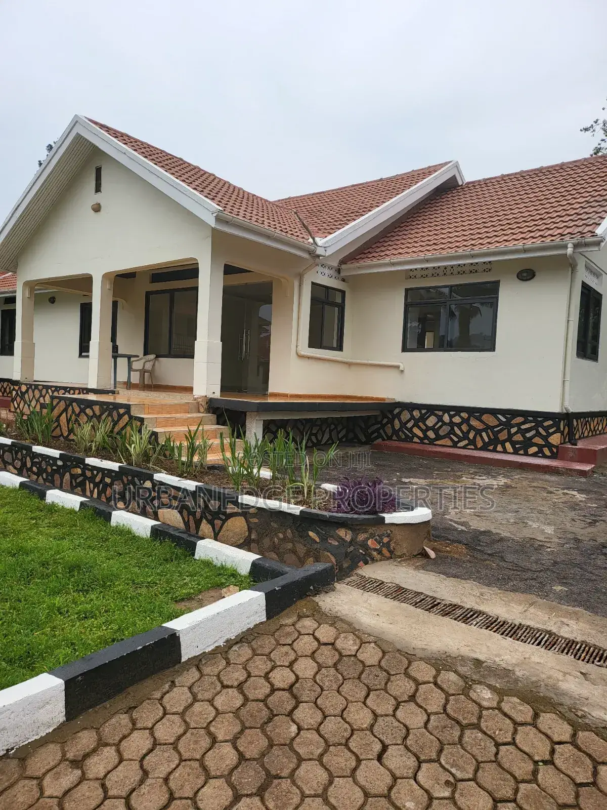 5bdrm Bungalow in Muyenga Bukasa, Central Division for rent in Central Division