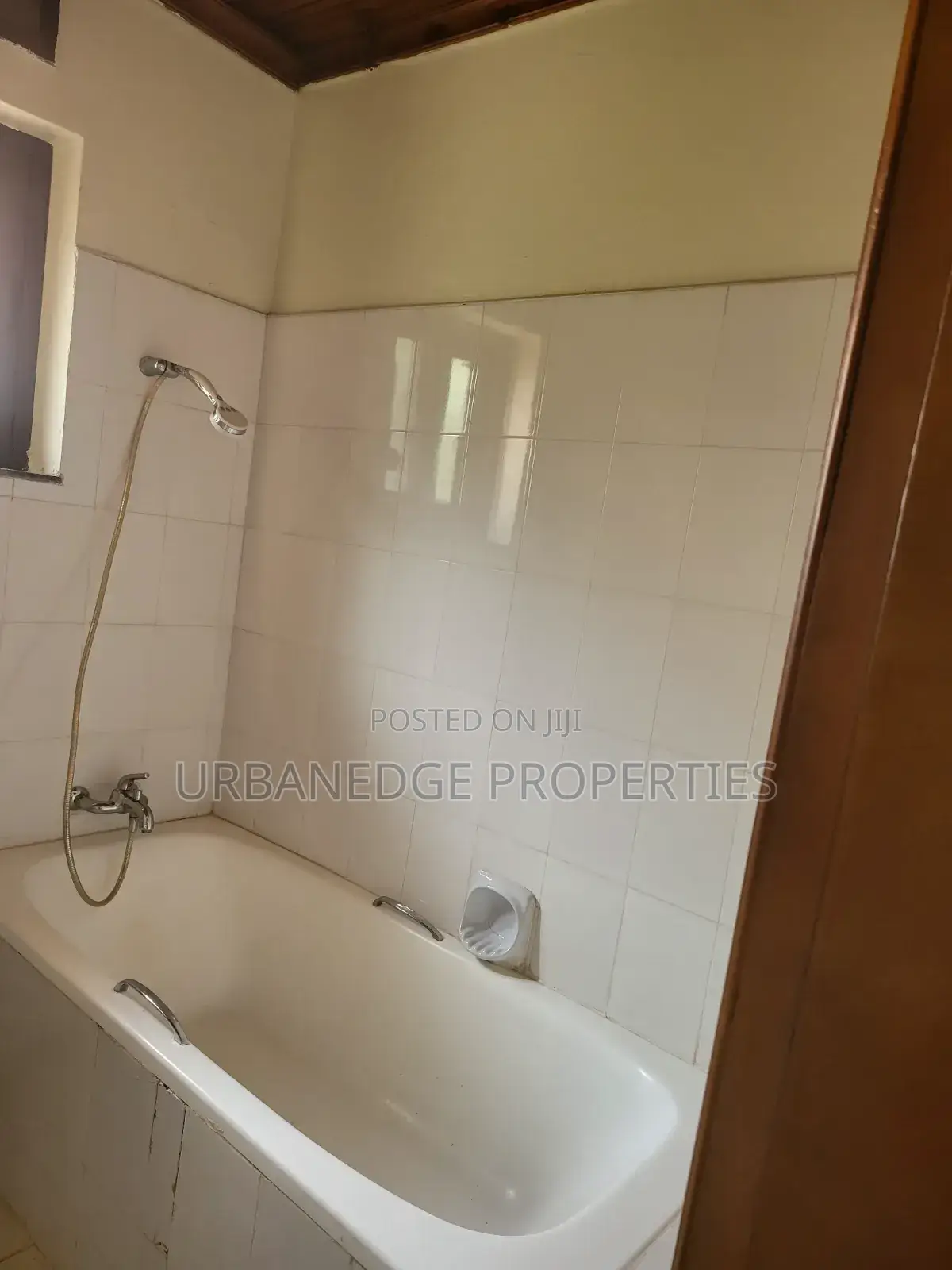 5bdrm Bungalow in Muyenga Bukasa, Central Division for rent in Central Division