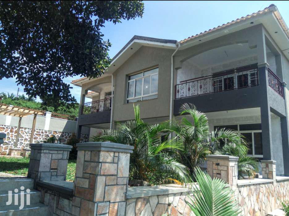 Stunning Muyenga Palatial House For Sell in Kampala