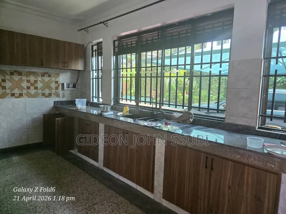 4bdrm Villa in Kironde Road Muyenga, Makindye for rent in Makindye