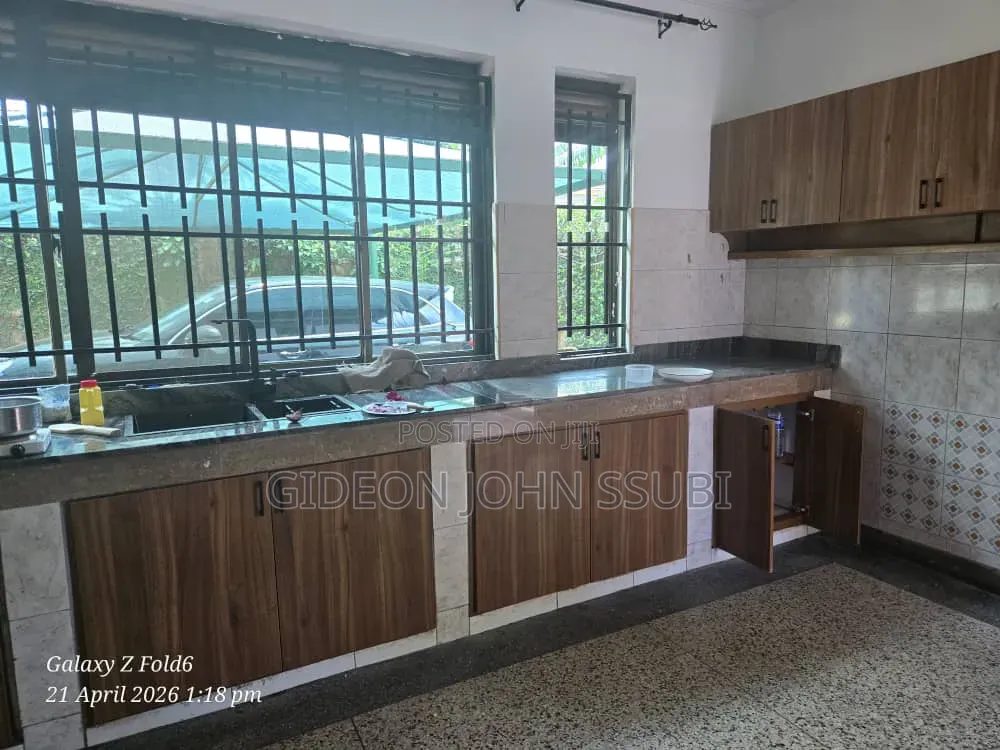 4bdrm Villa in Kironde Road Muyenga, Makindye for rent in Makindye