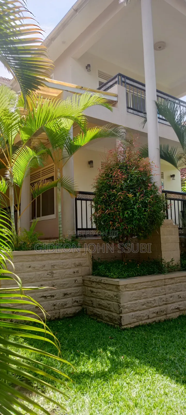 3bdrm Townhouse / Terrace in Muyenga, Makindye for rent in Makindye
