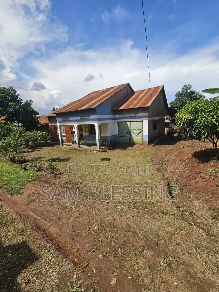3bdrm House in Zana Entebbe Road, Central Division for sale in Central Division
