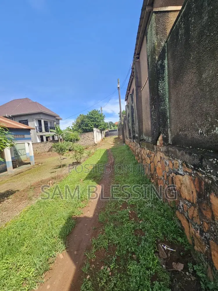 3bdrm House in Zana Entebbe Road, Central Division for sale in Central Division