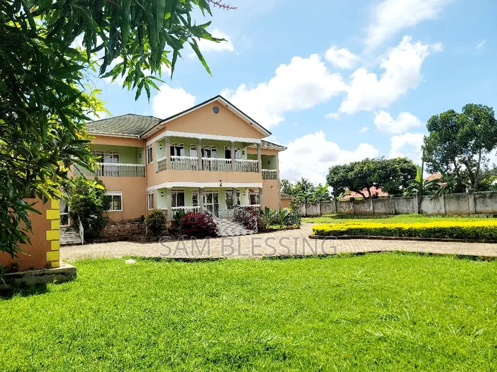 6bdrm Mansion in Mutungo On Munyonyo, Central Division for sale in Central Division