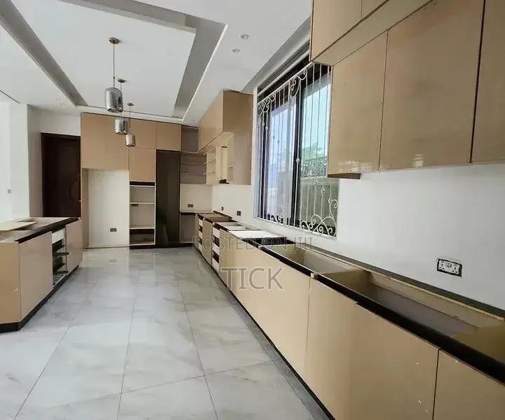 5bdrm Apartment in Muyenga, Makindye for rent in Makindye