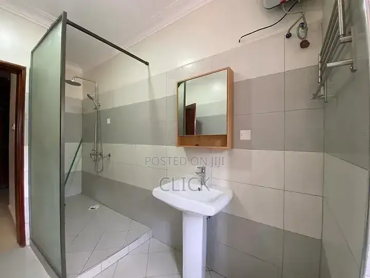 3bdrm Apartment in Buziga, Makindye for rent in Makindye