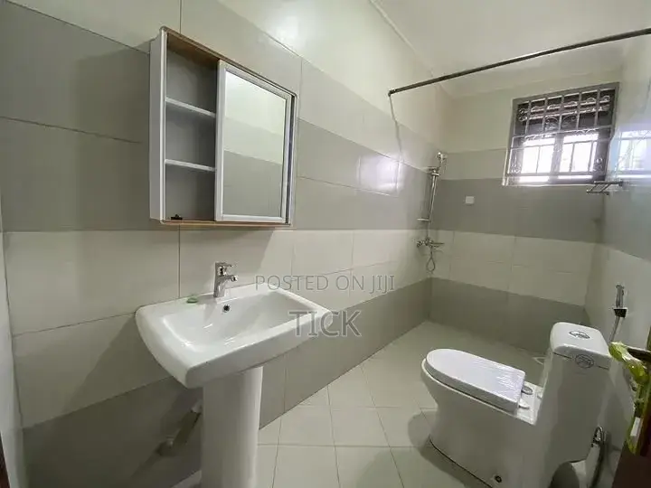 3bdrm Apartment in Buziga, Makindye for rent in Makindye