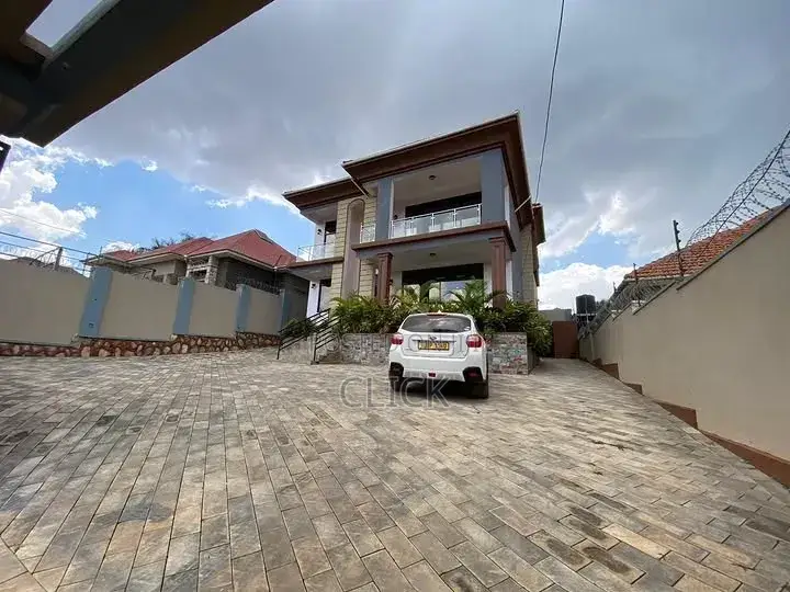 5bdrm Duplex in Akright, Makindye for rent in Makindye