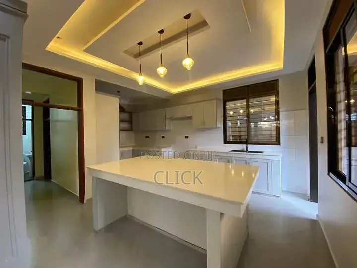 5bdrm Duplex in Akright, Makindye for rent in Makindye